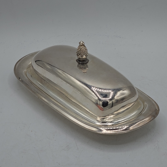 987 silverplated butter dish Approximately 4.25"Wide by 2.5"High by 8.25"long - Picture 12 of 12